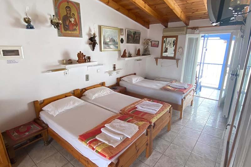 Nikos Rooms And Studios Poros Town Exterior photo
