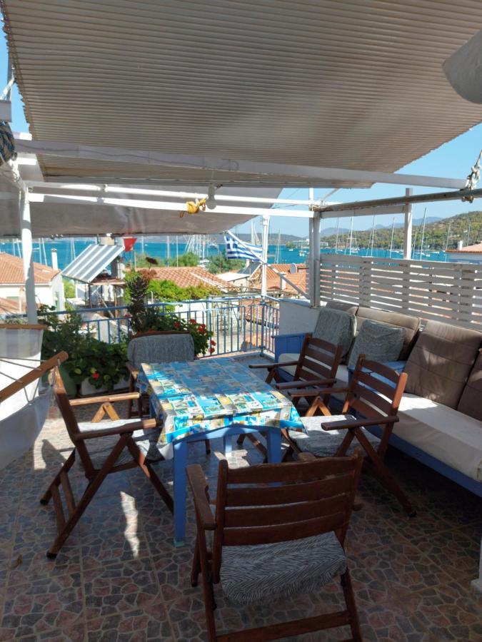 Nikos Rooms And Studios Poros Town Exterior photo